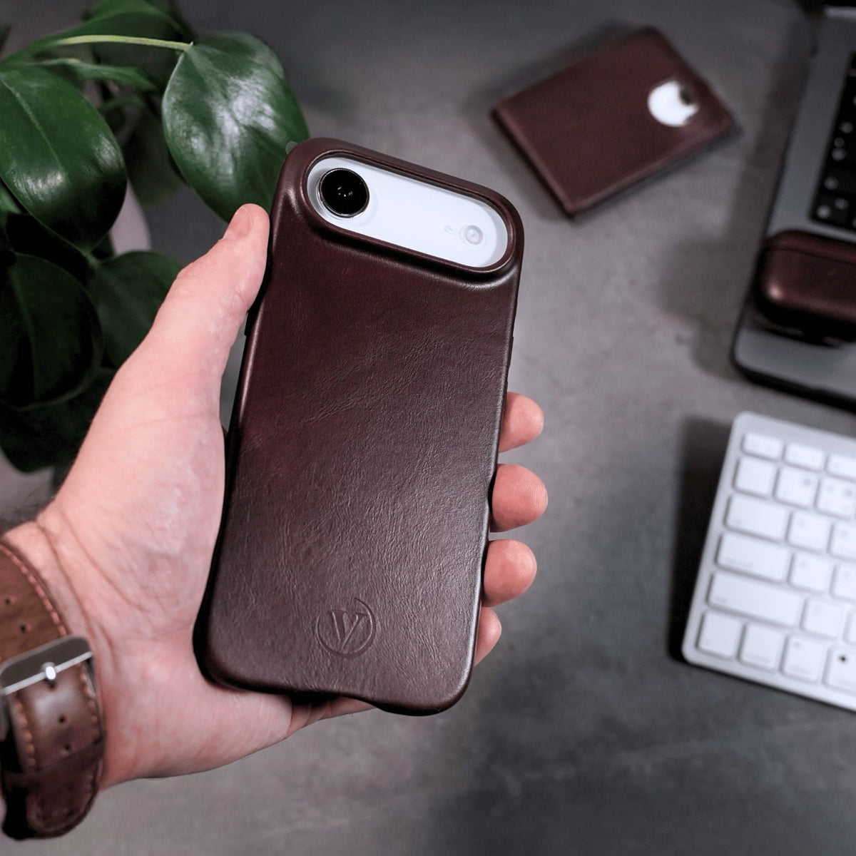 iPhone 17 Series Vantage Leather Case