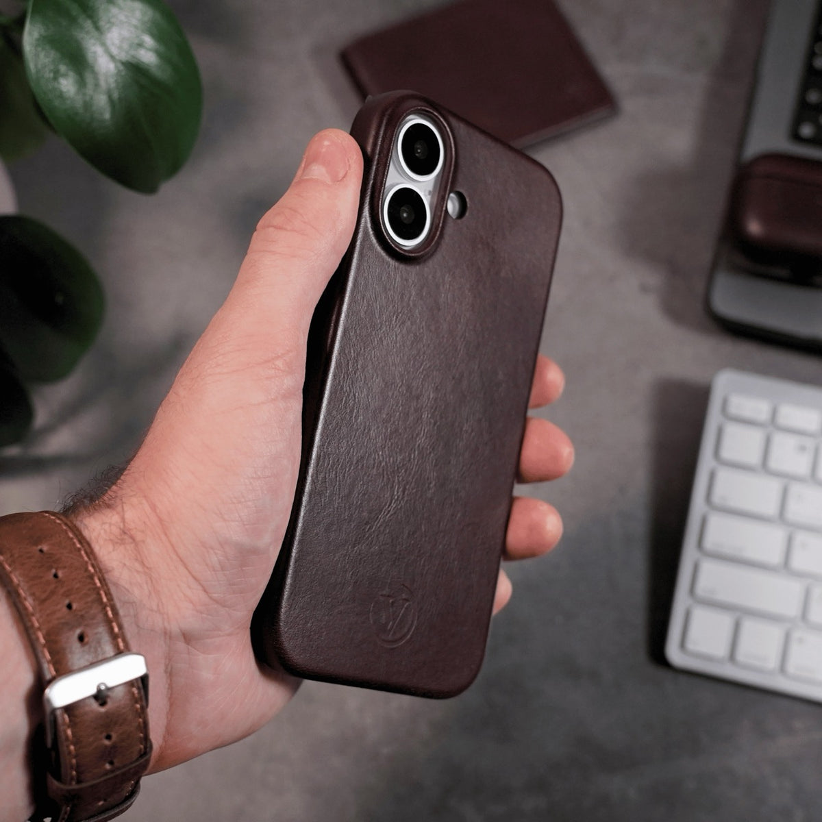 iPhone 17 Series Vantage Leather Case