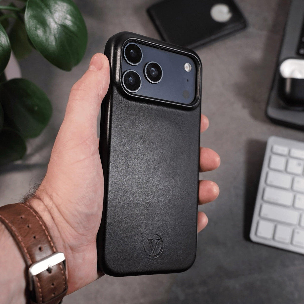 iPhone 17 Series Vantage Leather Case
