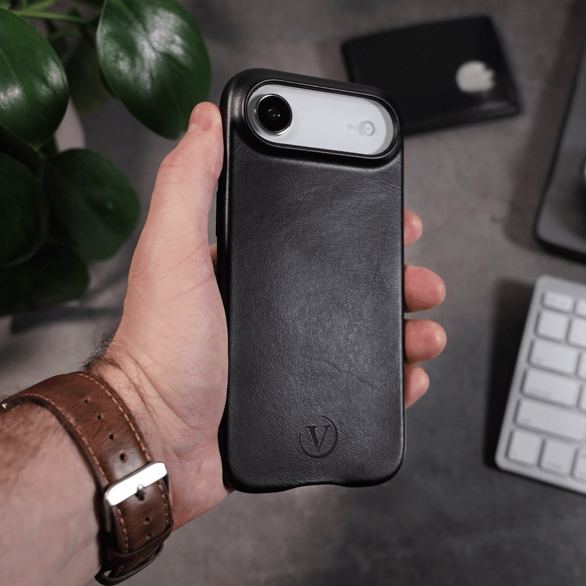 iPhone 17 Series Vantage Leather Case