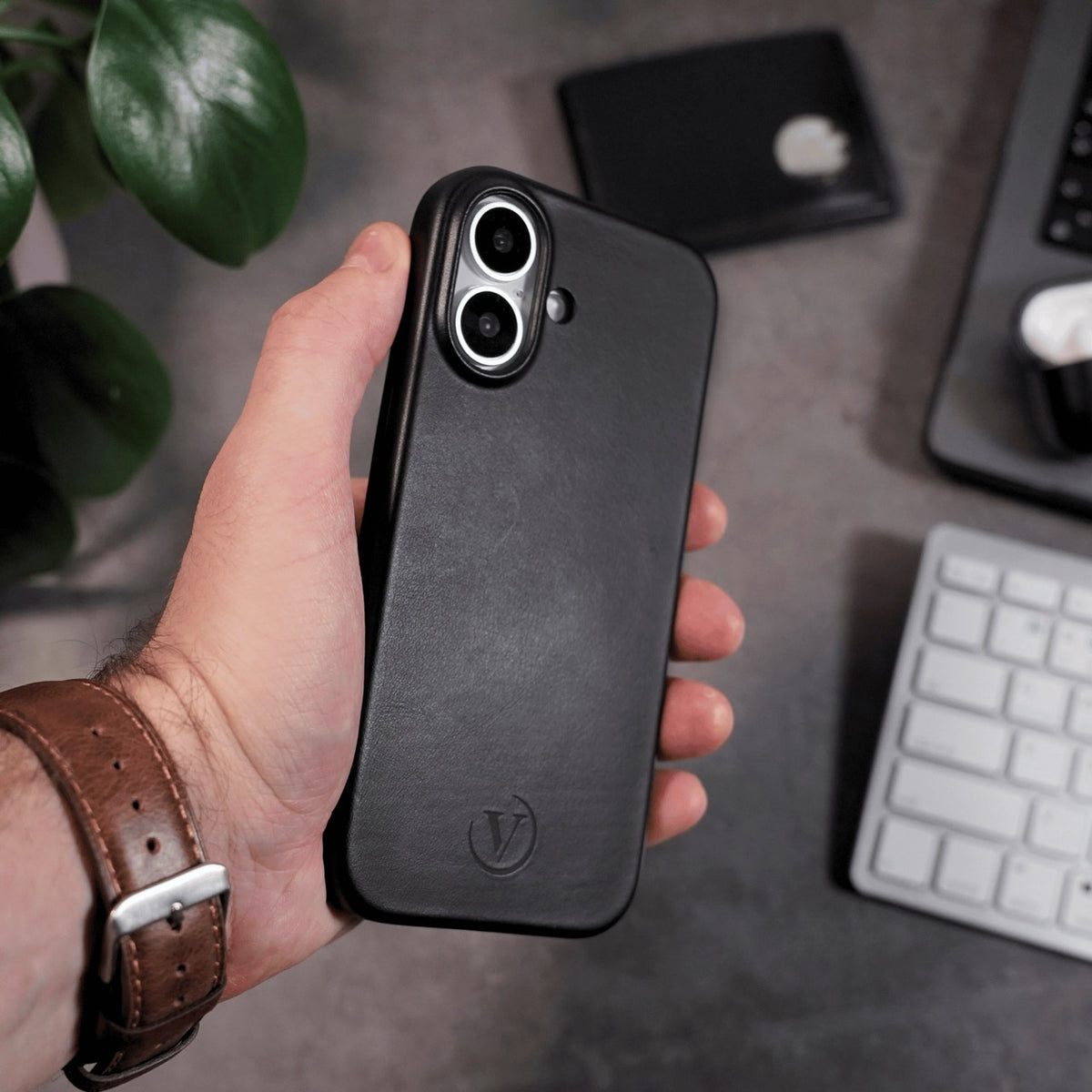 iPhone 17 Series Vantage Leather Case