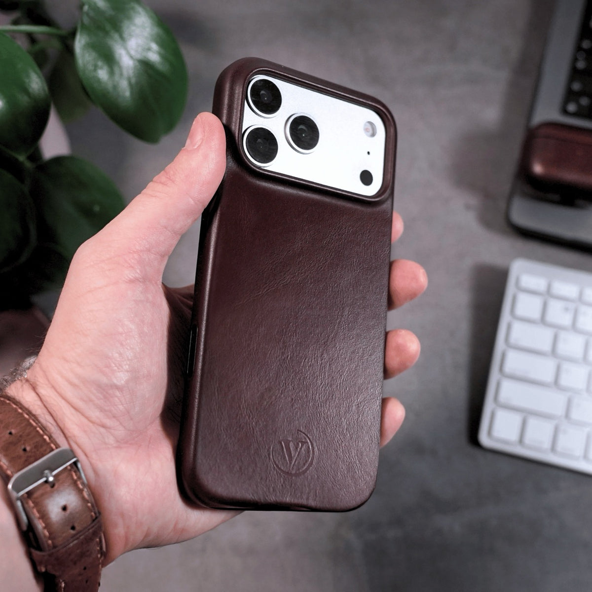 iPhone 17 Series Vantage Leather Case