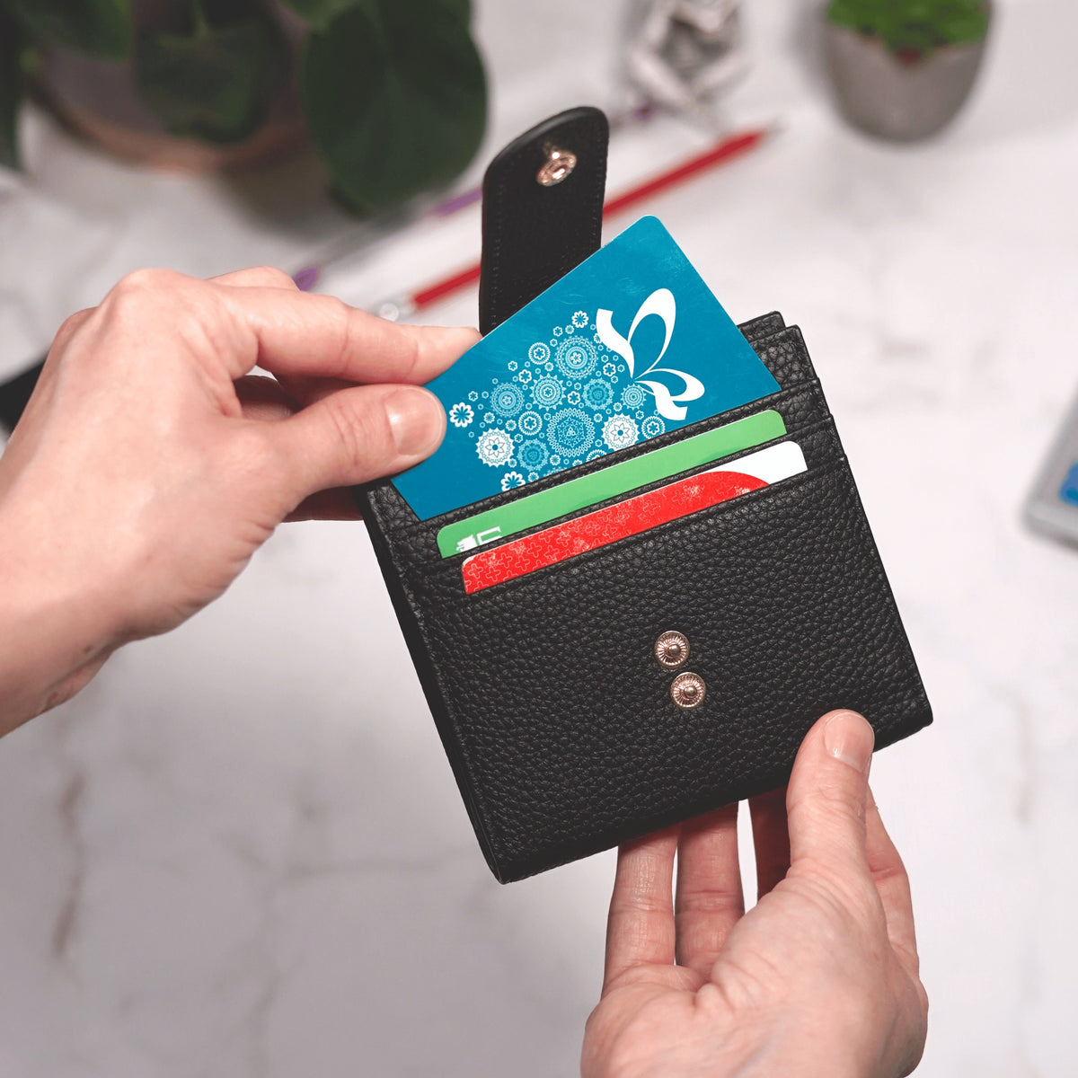 Women's AirTag Wallet Deluxe Smart VN300