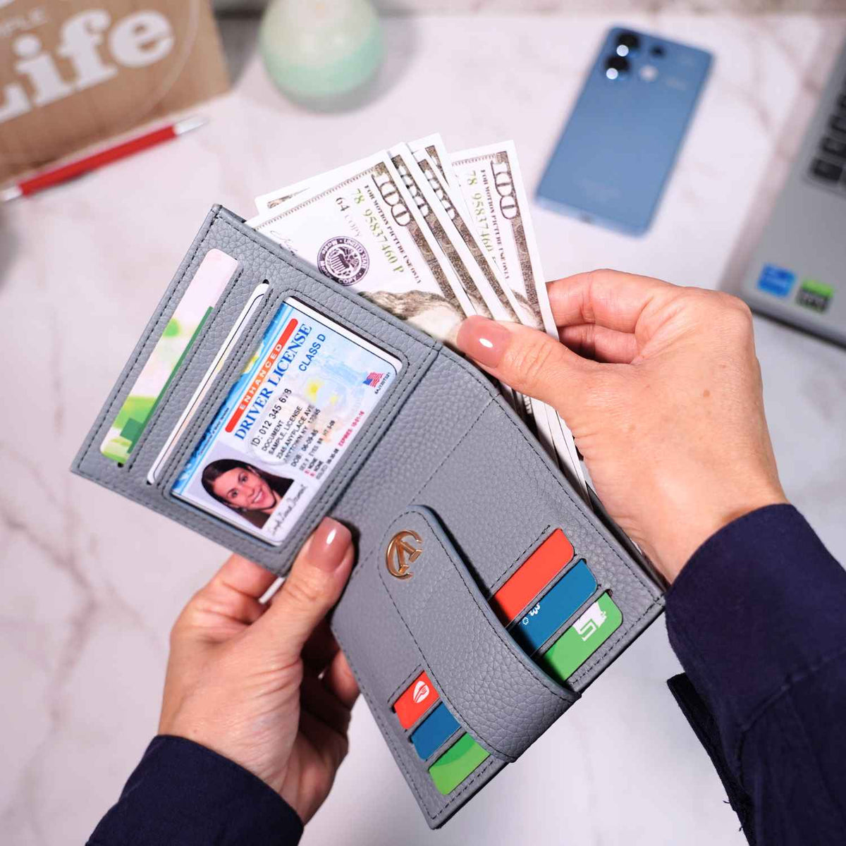 Women's AirTag Wallet Deluxe Smart VN300