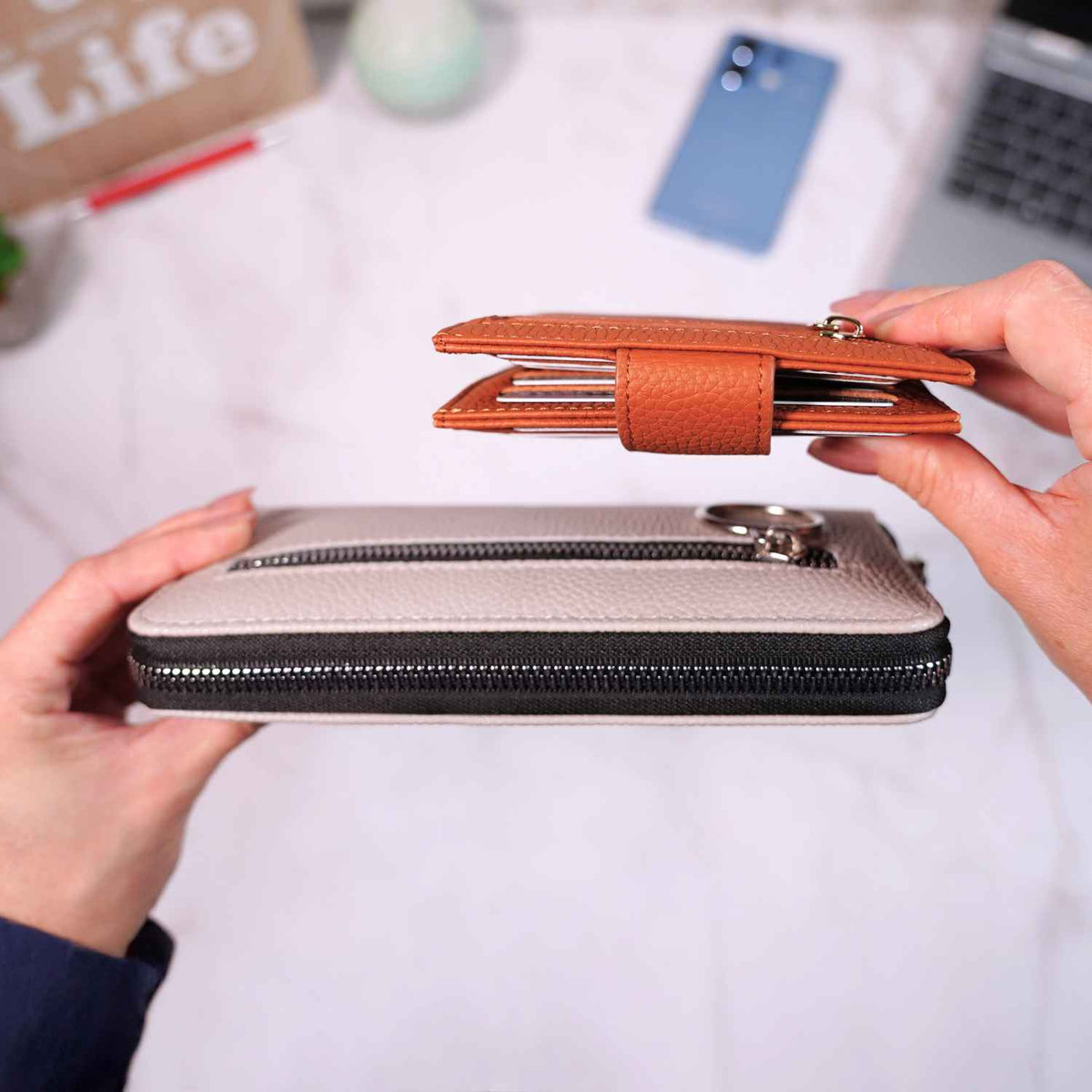Women's AirTag Wallet Deluxe Smart VN300