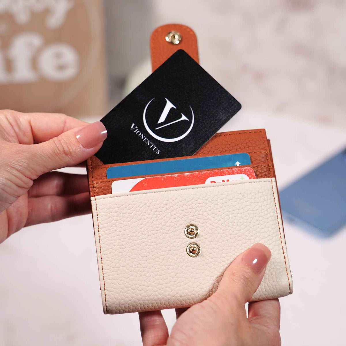 Women's AirTag Wallet Deluxe Smart VN300