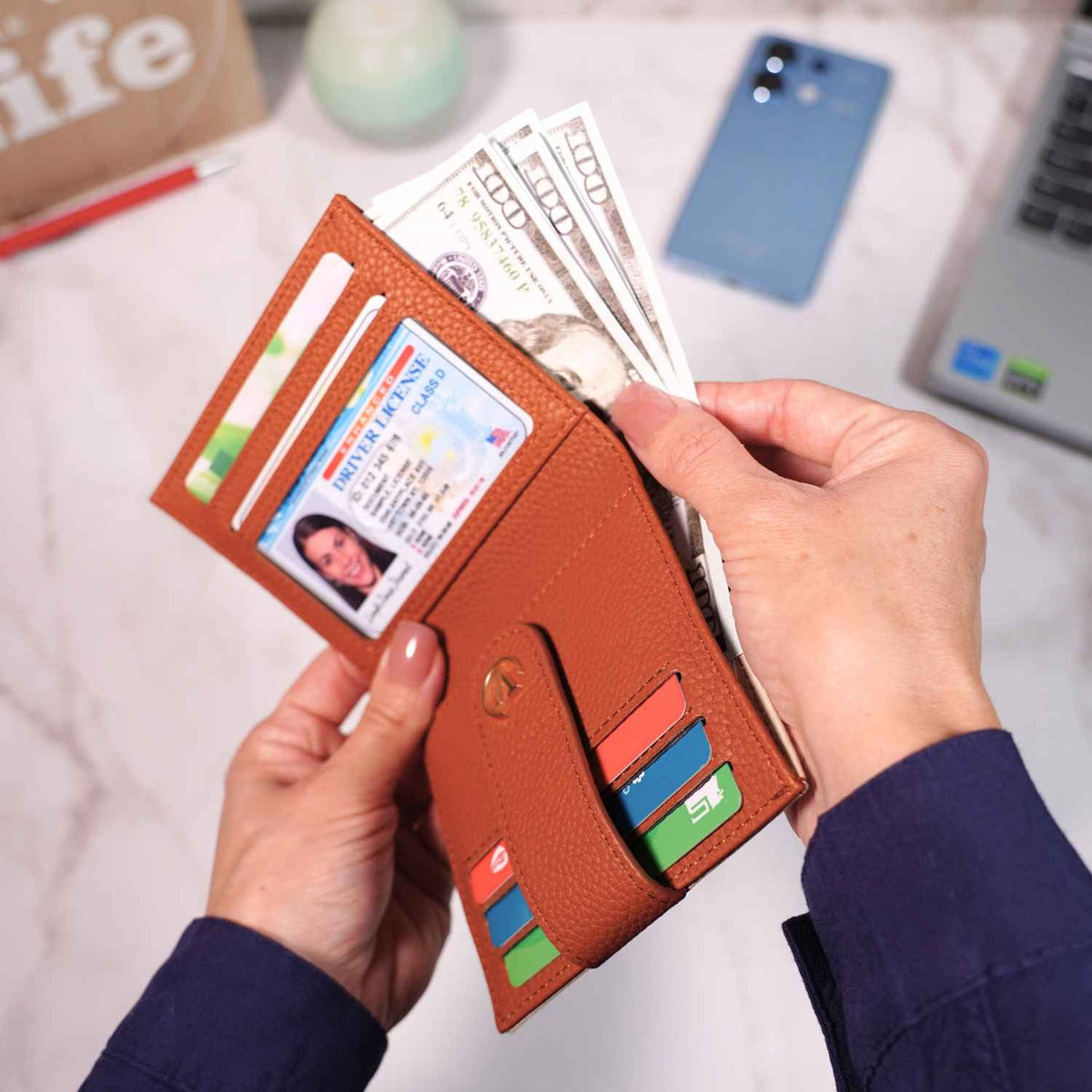 Women's AirTag Wallet Deluxe Smart VN300