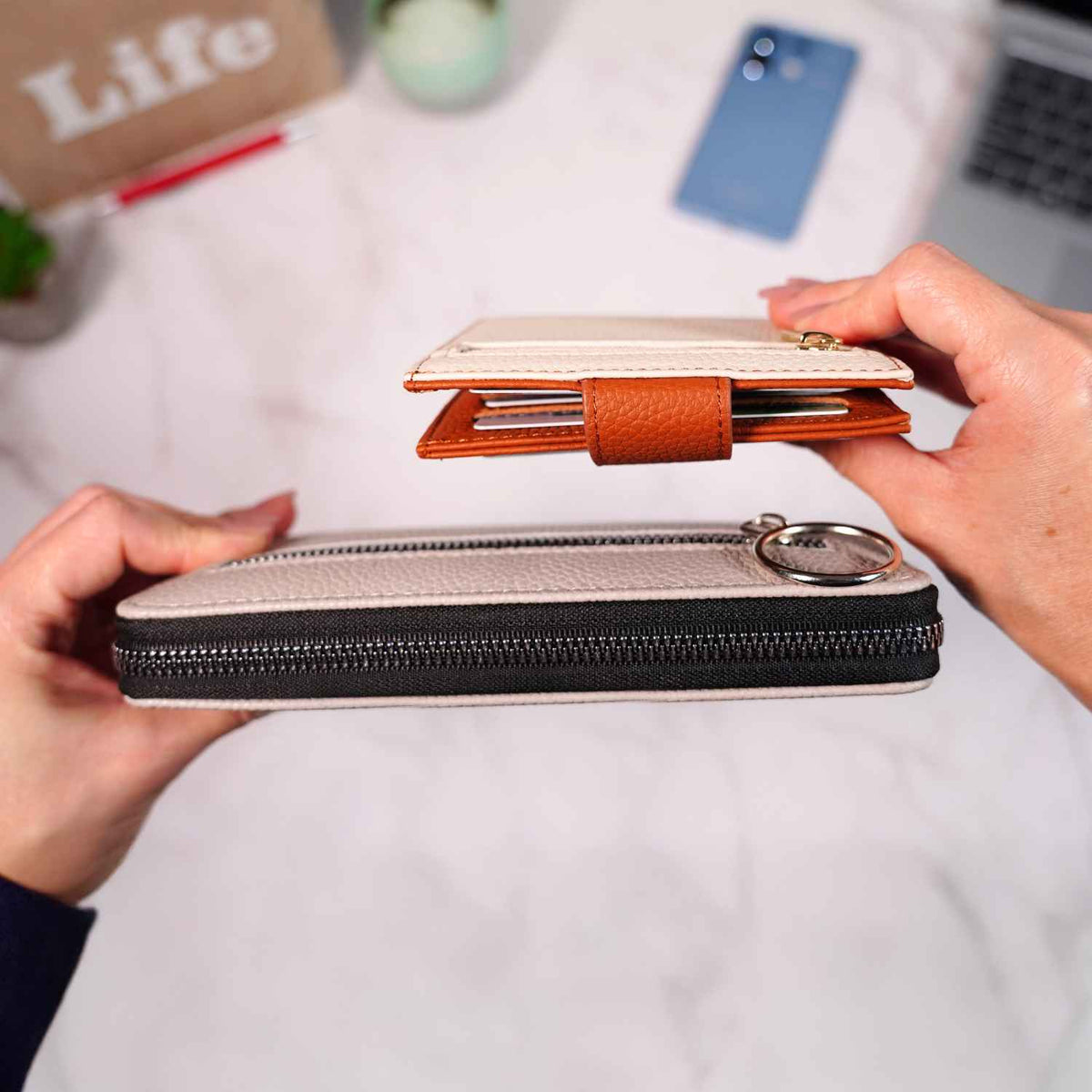 Women's AirTag Wallet Deluxe Smart VN300