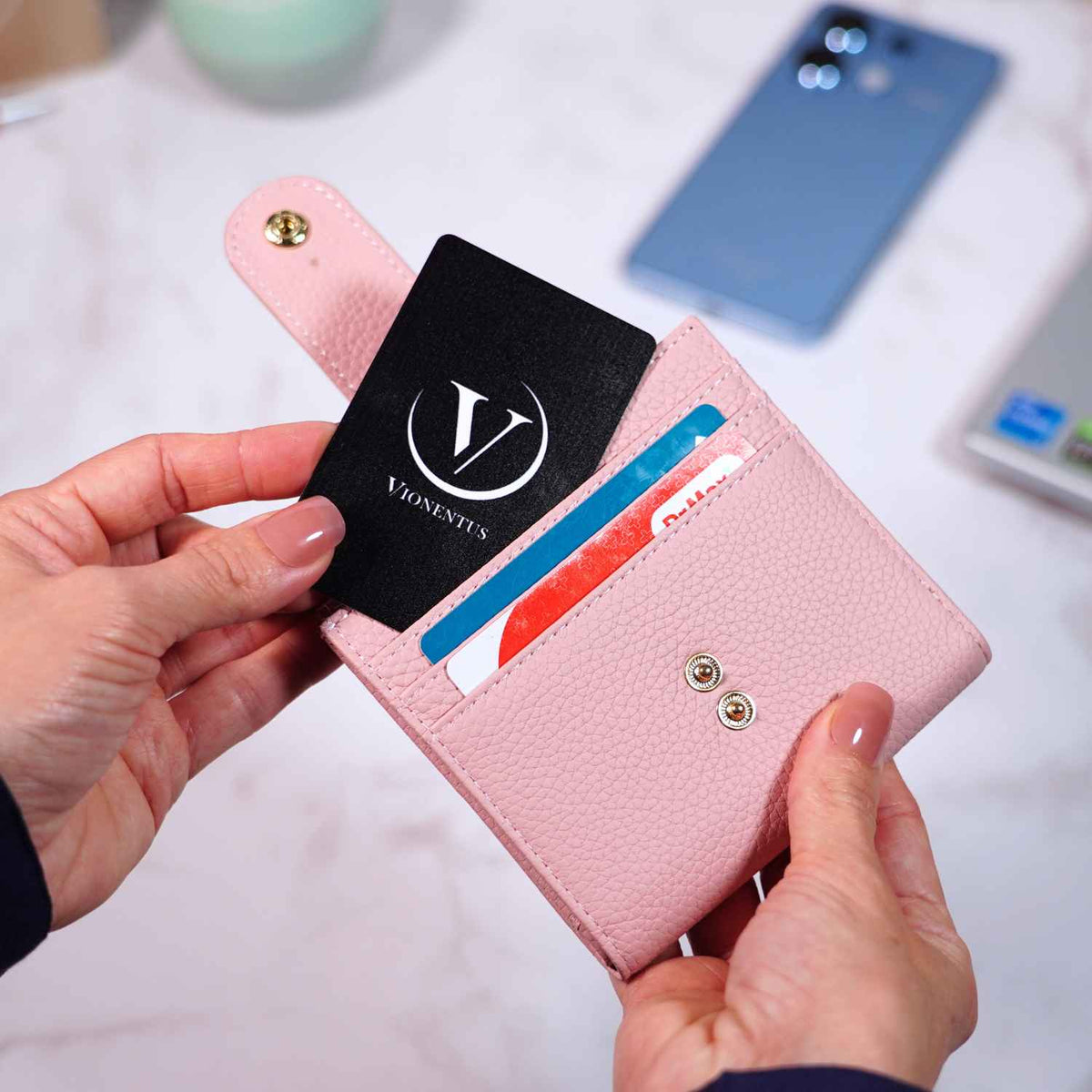 Women's AirTag Wallet Deluxe Smart VN300