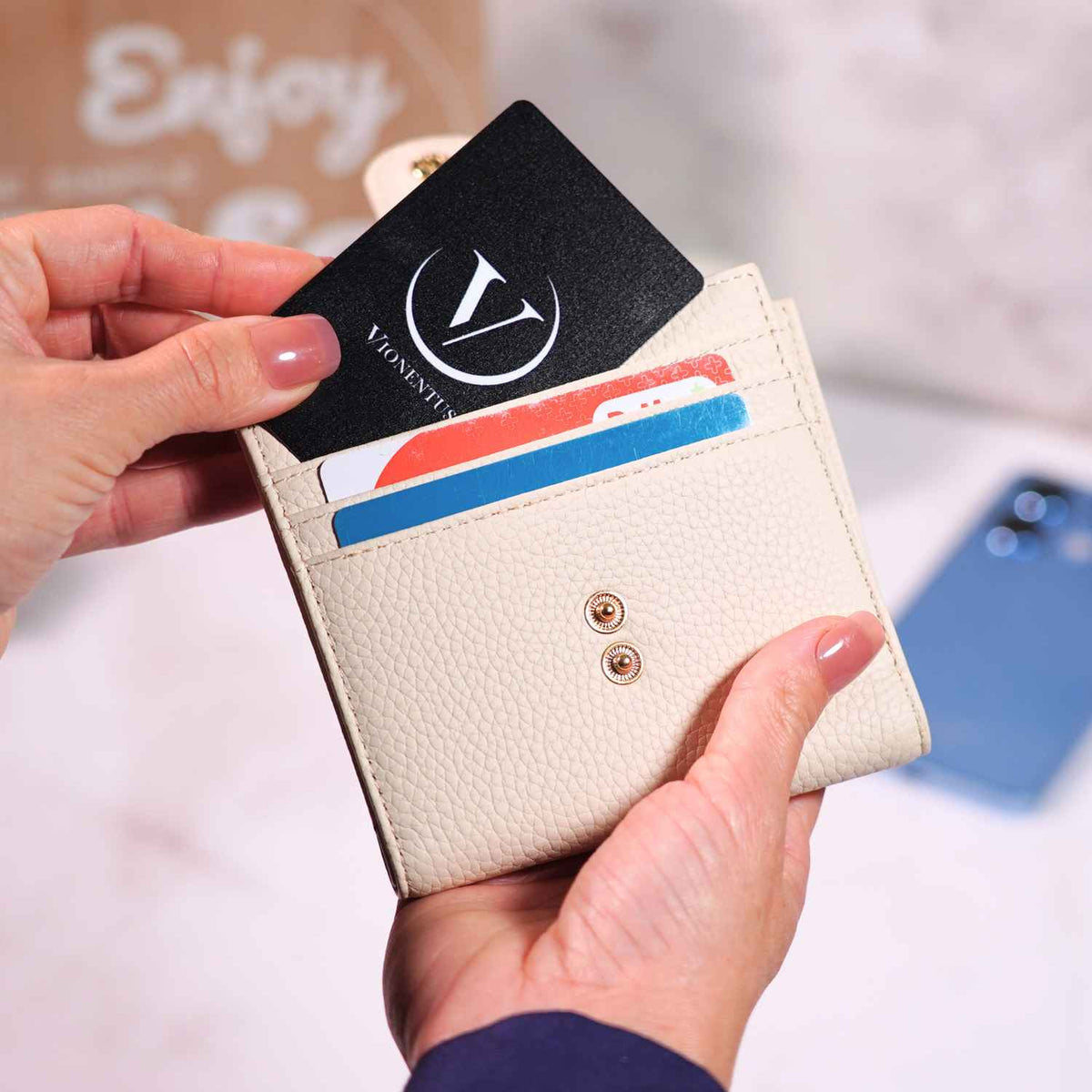 Women's AirTag Wallet Deluxe Smart VN300