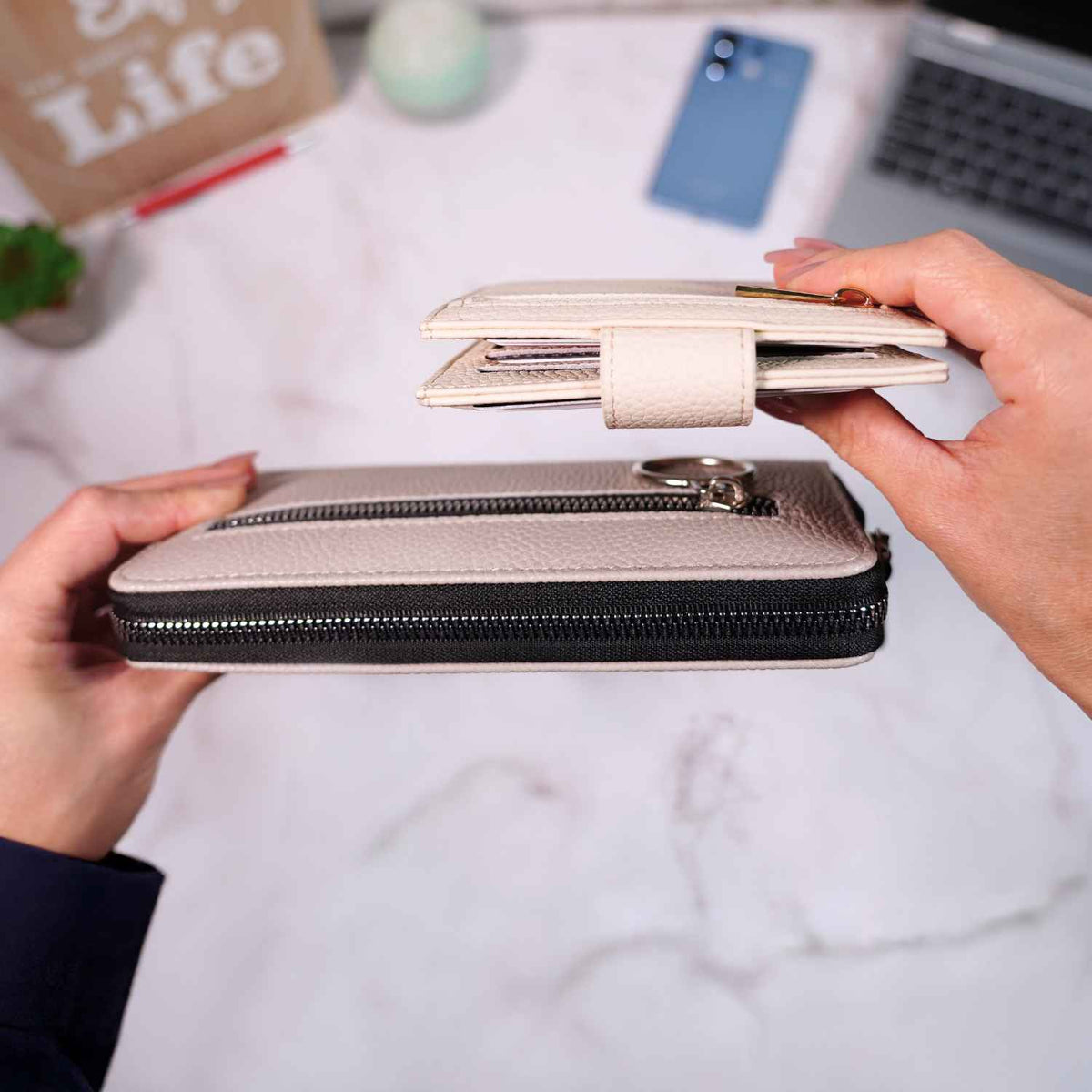 Women's AirTag Wallet Deluxe Smart VN300